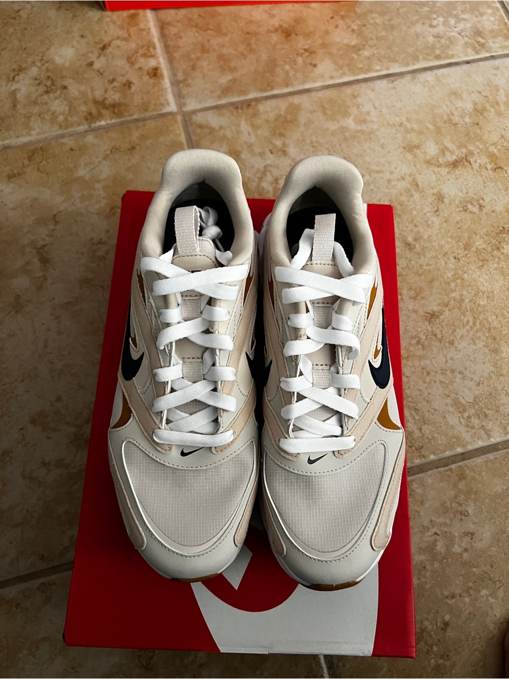 Zoom Air Fire Nike Women's New with box - Picture 2 of 5